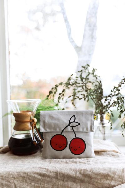 SS-CH-RED-02_Fluf_flip snack sack_red cherries_001 - Small