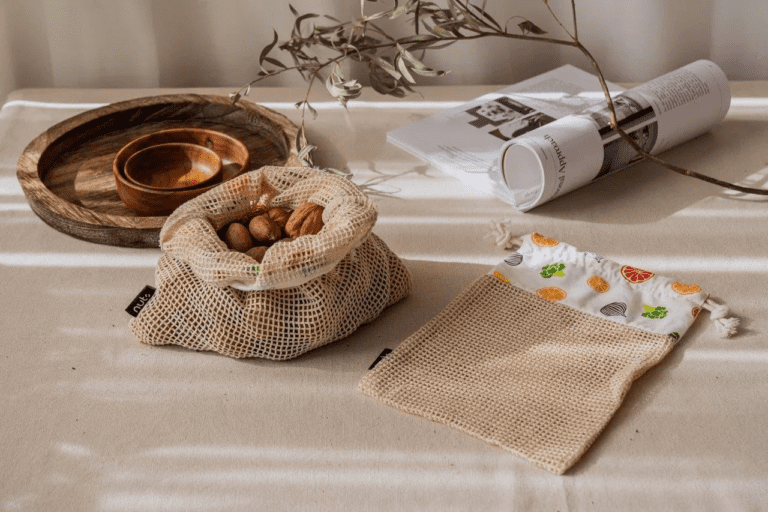 Nuts groete en fruitzakjes met groene bladeren 3